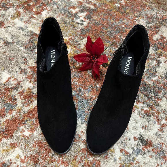 Vionic Black Orthotic Suede & Snake Ankle Boots Size 9 - Picture 1 of 12